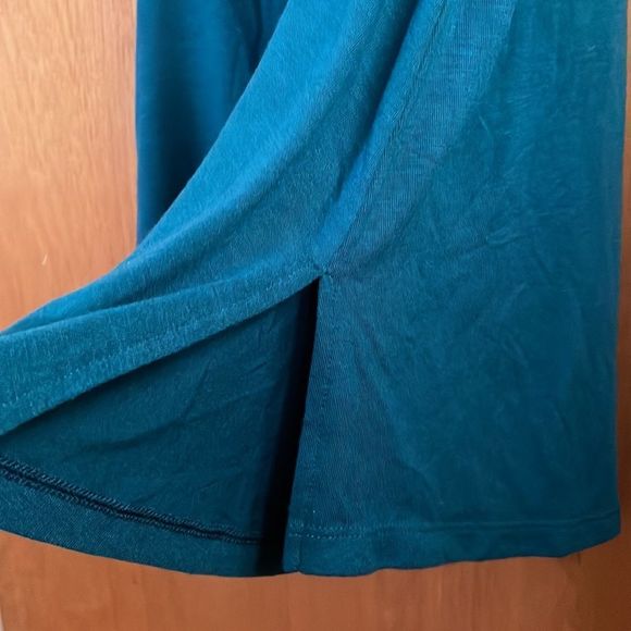 •EXPRESS• Strappy ladder front with slit swing side tank top in a size XS - Picture 6 of 7